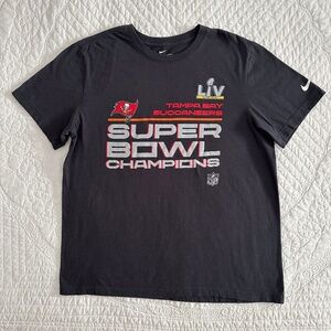 Tampa Bay Buccaneers NFL The Nike Tee Mens L Super Bowl LIV Champions T-Shirt